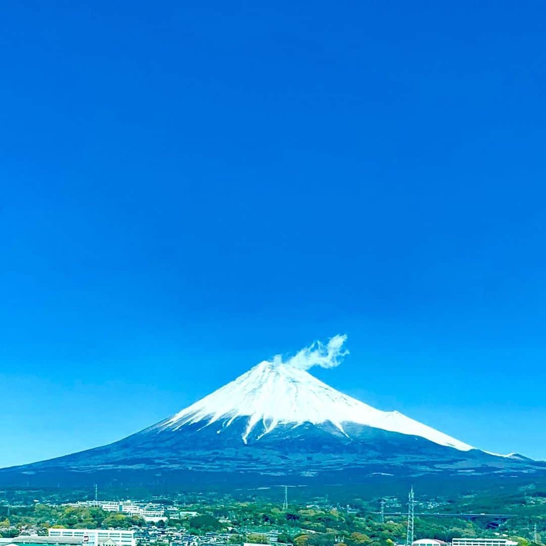 松尾貴史さんのインスタグラム写真 - (松尾貴史Instagram)「本日の富士様。  爽快です。  #富士山」4月9日 11時02分 - kitsch.matsuo