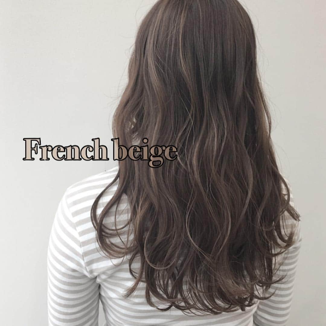 ALIVEさんのインスタグラム写真 - (ALIVEInstagram)「. . . ALIVE kichijoji  colorlist 若山 葵 ( @iamblue.58 ) . French beige × highlights ...♡ 外国の女の子のくせ毛風に ゆるっと巻いてあげるとかわいいです🕊♡ . 入学式や新学期、かわいい髪型で 周りの女の子と差をつけちゃいましょう🕊. . わたし指名限定のクーポンもございます♡ . 一人一人の髪質、色素に似合わせた カラー選定お任せください♡ . ヨーロッパの女の子の地毛のような 柔らかくてかわいいベージュカラーが得意です🕊. . . 外国人の地毛風カラーは 若山葵をご指名ください♡. . ホットペッパーまたはdm、お電話からもご予約いただけます🌿. . InstagramもCheck、Follow お願いします☺️♥︎. @iamblue.58 . . . << access >> . 東京都武蔵野市吉祥寺本町1-10-5  吉祥寺公園通りビル 6F 吉祥寺駅 徒歩5分 ☎︎ 04-2227-5410 . 平日 10:00~20:00 土日祝日 10:00~19:00. . . #春カラー#フレンチベージュ#ラベンダーベージュ#ピンクベージュ#alive吉祥寺」4月9日 11時00分 - alivehair