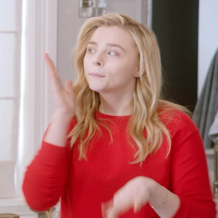 ジェームズ・コーデンのインスタグラム：「So you think you can pat? I'm working my #PiteraEssence. Full episode out on @skii YouTube #BareSkinChat #skiipartner」