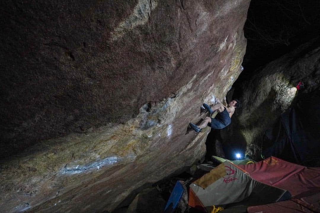 小山田大さんのインスタグラム写真 - (小山田大Instagram)「Finally sent projects yesterday!! Yesterday was good from the morning. Honestly, I thought it would take more time, so I was surprised to climb. I think that the condition of the rock and the condition of the body matched well.  Probably it’s V14/15. I am really happy because it was the main goal of this trip. And I'm happy to move on to the next project. I will continue to do my best.」4月9日 11時09分 - dai_koyamada