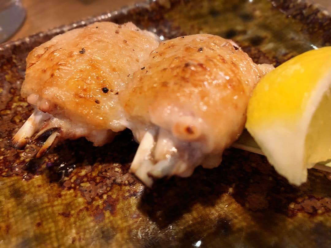 佐井祐里奈さんのインスタグラム写真 - (佐井祐里奈Instagram)「大好きだった焼き鳥がつわりで4か月間食べられていなかったので、やっと『焼き鳥が食べたい😋💓』という気持ちになった時は涙が出るほど嬉しかった😂❤️ 一生大好きなお肉（焼肉・焼き鳥）が食べられなくなってしまったら…永遠にこのまま食の好みが変わってしまったらと考えるだけで震えたもん😭⚡️ ツワリ中は本当にしんどくて毎晩泣いてました。食欲が一切ない、食べたいものがない、とにかく気持ちが悪くて…でも吐けない、ってこんなにもストレスになるんだなんて知らなかったもん…。 入院したり点滴しなくてすんだのは、仕事で食レポがあったから！✨仕事中はなぜか食べられたんだよなぁ〜🤔 神さまありがとう😭💓って気持ちでした。🙏❤️ 4か月ぶりの焼き鳥は最高に美味しかった💓 . . . . . #しげ #しげ泉店 #焼き鳥 #初マタ #プレママ #つわり #yunnaログ #名古屋ディナー #名古屋焼き鳥 #名古屋グルメ」4月9日 11時16分 - yunna_s31