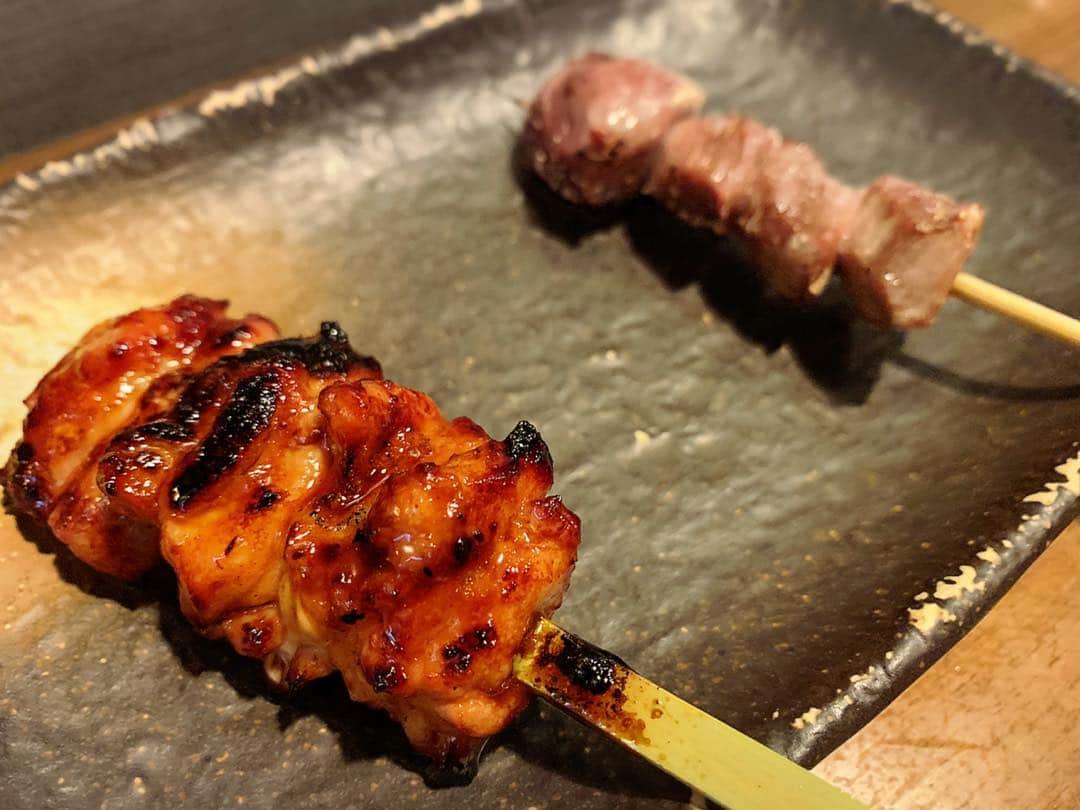 佐井祐里奈さんのインスタグラム写真 - (佐井祐里奈Instagram)「大好きだった焼き鳥がつわりで4か月間食べられていなかったので、やっと『焼き鳥が食べたい😋💓』という気持ちになった時は涙が出るほど嬉しかった😂❤️ 一生大好きなお肉（焼肉・焼き鳥）が食べられなくなってしまったら…永遠にこのまま食の好みが変わってしまったらと考えるだけで震えたもん😭⚡️ ツワリ中は本当にしんどくて毎晩泣いてました。食欲が一切ない、食べたいものがない、とにかく気持ちが悪くて…でも吐けない、ってこんなにもストレスになるんだなんて知らなかったもん…。 入院したり点滴しなくてすんだのは、仕事で食レポがあったから！✨仕事中はなぜか食べられたんだよなぁ〜🤔 神さまありがとう😭💓って気持ちでした。🙏❤️ 4か月ぶりの焼き鳥は最高に美味しかった💓 . . . . . #しげ #しげ泉店 #焼き鳥 #初マタ #プレママ #つわり #yunnaログ #名古屋ディナー #名古屋焼き鳥 #名古屋グルメ」4月9日 11時16分 - yunna_s31