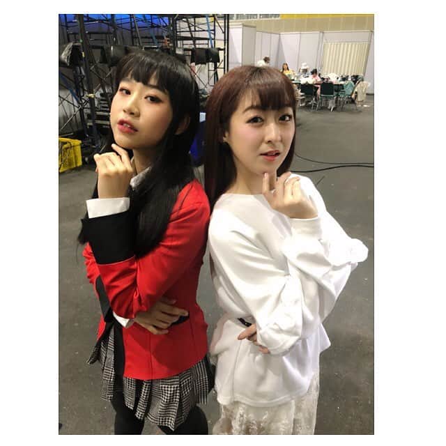 伊豆田莉奈さんのインスタグラム写真 - (伊豆田莉奈Instagram)「โอฮะซึนะ\( ˆoˆ )♡ ทุกคน♥️ การ์ตูน ของ ญี่ปุ่น📕 “Kakegurui” รู้จัก ไหม คะ?😲 รินะ ชอบ มาก เลย ค่ะ😍😍 ตอนวัน จับมือ Panda ใส่ ชุด cosplay ของ Jabami Yumekoค่ะ😲💕 รินะ ได้ ถ่ายรูป กับ  Jabami Yumeko ค่ะ😍💕💕 Yeahヽ(‘ ∇‘ )ノヽ(‘ ∇‘ )ノ  おはずな\( ˆoˆ )♡ みんな♥️ 日本のアニメの「賭ケグルイ」って知ってますか？😲 莉奈めっちゃそれ好きなの😍😍 握手会の日にPanda(パンダ)が蛇喰夢子ちゃんのコスプレしてたの😲💕 一緒に写真撮れた😍💕💕 ヽ(*´∀｀)ノｲｪ-ｲ  #賭ケグルイ #izurinabnk48 #pandabnk48 #rinaizutabnk48 #izutarinabnk48 #izurina #izutarina #蛇喰夢子 #いずりな #伊豆田莉奈 #bnk48 #welovebnk48」4月9日 11時43分 - rina.cgm48official