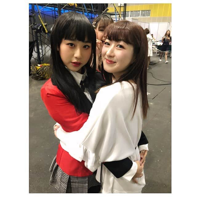 伊豆田莉奈さんのインスタグラム写真 - (伊豆田莉奈Instagram)「โอฮะซึนะ\( ˆoˆ )♡ ทุกคน♥️ การ์ตูน ของ ญี่ปุ่น📕 “Kakegurui” รู้จัก ไหม คะ?😲 รินะ ชอบ มาก เลย ค่ะ😍😍 ตอนวัน จับมือ Panda ใส่ ชุด cosplay ของ Jabami Yumekoค่ะ😲💕 รินะ ได้ ถ่ายรูป กับ  Jabami Yumeko ค่ะ😍💕💕 Yeahヽ(‘ ∇‘ )ノヽ(‘ ∇‘ )ノ  おはずな\( ˆoˆ )♡ みんな♥️ 日本のアニメの「賭ケグルイ」って知ってますか？😲 莉奈めっちゃそれ好きなの😍😍 握手会の日にPanda(パンダ)が蛇喰夢子ちゃんのコスプレしてたの😲💕 一緒に写真撮れた😍💕💕 ヽ(*´∀｀)ノｲｪ-ｲ  #賭ケグルイ #izurinabnk48 #pandabnk48 #rinaizutabnk48 #izutarinabnk48 #izurina #izutarina #蛇喰夢子 #いずりな #伊豆田莉奈 #bnk48 #welovebnk48」4月9日 11時43分 - rina.cgm48official