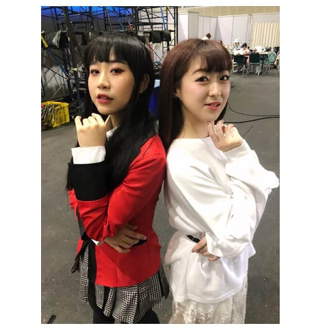 伊豆田莉奈さんのインスタグラム写真 - (伊豆田莉奈Instagram)「โอฮะซึนะ\( ˆoˆ )♡ ทุกคน♥️ การ์ตูน ของ ญี่ปุ่น📕 “Kakegurui” รู้จัก ไหม คะ?😲 รินะ ชอบ มาก เลย ค่ะ😍😍 ตอนวัน จับมือ Panda ใส่ ชุด cosplay ของ Jabami Yumekoค่ะ😲💕 รินะ ได้ ถ่ายรูป กับ  Jabami Yumeko ค่ะ😍💕💕 Yeahヽ(‘ ∇‘ )ノヽ(‘ ∇‘ )ノ  おはずな\( ˆoˆ )♡ みんな♥️ 日本のアニメの「賭ケグルイ」って知ってますか？😲 莉奈めっちゃそれ好きなの😍😍 握手会の日にPanda(パンダ)が蛇喰夢子ちゃんのコスプレしてたの😲💕 一緒に写真撮れた😍💕💕 ヽ(*´∀｀)ノｲｪ-ｲ  #賭ケグルイ #izurinabnk48 #pandabnk48 #rinaizutabnk48 #izutarinabnk48 #izurina #izutarina #蛇喰夢子 #いずりな #伊豆田莉奈 #bnk48 #welovebnk48」4月9日 11時43分 - rina.cgm48official