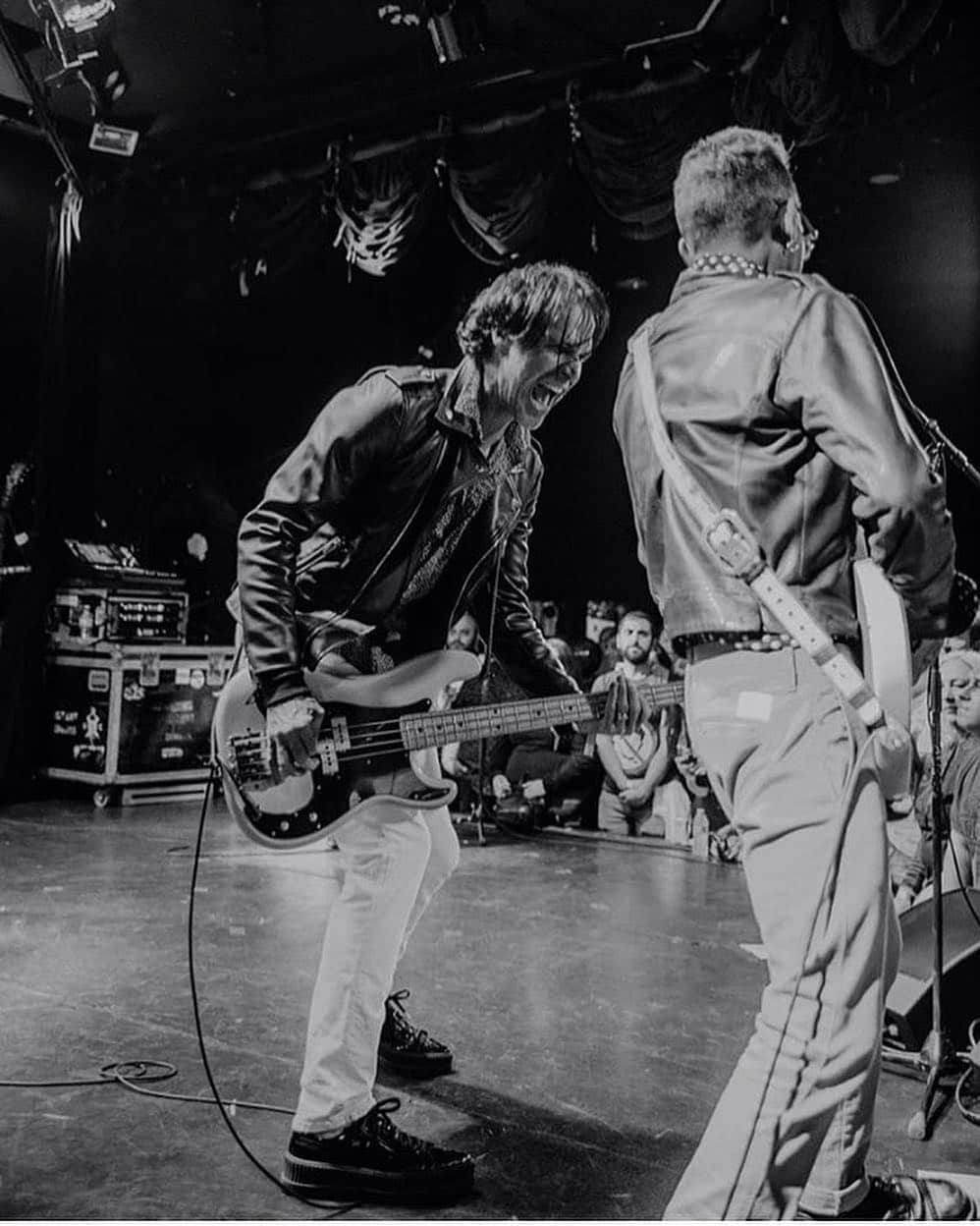 Bad Religionさんのインスタグラム写真 - (Bad ReligionInstagram)「Great shot of @jaybentleys from Friday’s sold out @theroxy show 📷 @byericalauren」4月9日 11時45分 - badreligionband