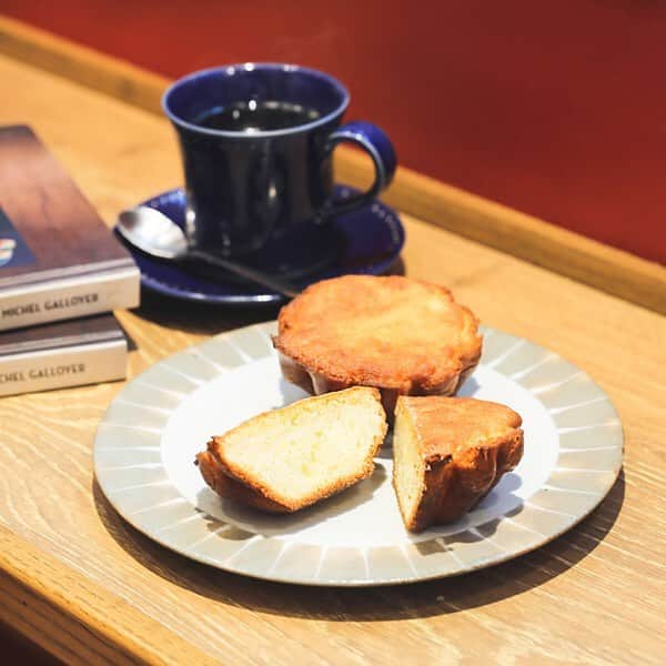 アトレ恵比寿公式さんのインスタグラム写真 - (アトレ恵比寿公式Instagram)「パリジェンヌも愛してやまない 本場のパンの味を「ル・グルニエ・ア・パン」 で。 本格派の焼きたてパンはもちろん、フランス菓子にケーキと、見ているだけでパリジャン気分になれるようなウィンドウに心が躍ります。 西館3周年を記念して作られた「PASTIS」は、アトレ恵比寿店でしか味わえない限定品。マルセイユ産ハーブで風味付けされたリキュールを使用したこだわりの味を是非ご賞味あれ♪ ・ アトレ恵比寿限定PASTIS・・・¥334(税込) PASTIS（※フランスのリキュール）を使用したパンです。 ※マルセイユ産のスターアニス、リコリス、フェンネル等のハーブに風味づけされたリキュールです。 . . ル・グルニエ・ア・パン (西館4F) . . #アトレ恵比寿 #アトレ #atre #アトレ恵比寿西館3rdanniversary  #ebisu #恵比寿散策 #恵比寿駅 #ebisustation #ルグルニエアパン #legrenierapain #フランス菓子 #パン活 #朝ごパン #pastis #パティス #カフェ巡り #東京カフェ #恵比寿カフェ #tokyocafe #ebisucafe #カフェ部 #パン #パン屋 #パン好き #パン屋巡り #恵比寿ランチ #東京ランチ #恵比寿グルメ #東京グルメ #パンスタグラム」4月9日 11時57分 - atre_ebisu
