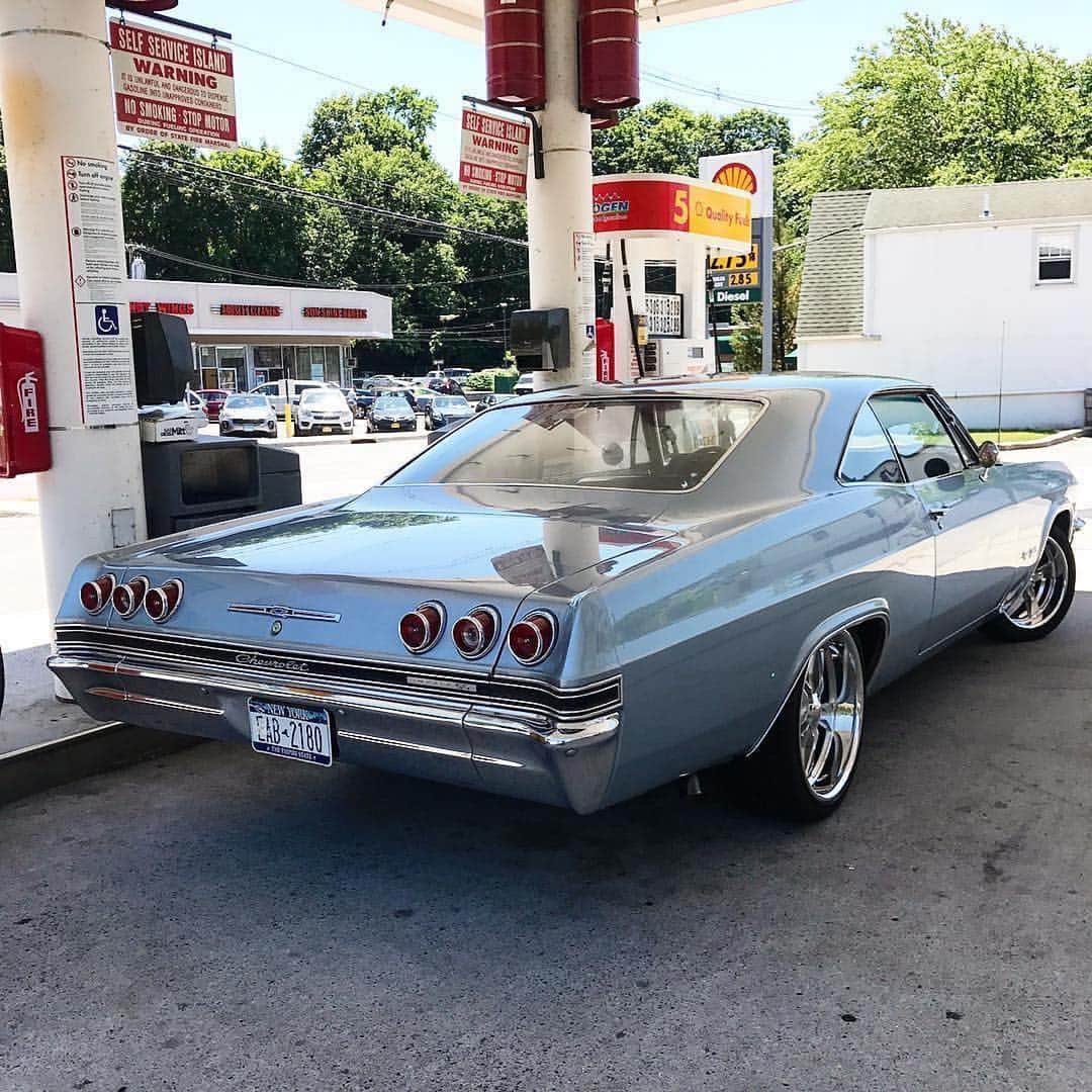 ファンクマスター・フレックスのインスタグラム：「My #1965impala #ss396 @budnikwheels looking mean!!! @hotchkis suspension @pirelliusa rubber @msdperformance @flowmaster_official @autometerproducts @sonyxperia #fmfwhips #valancany #chevy」