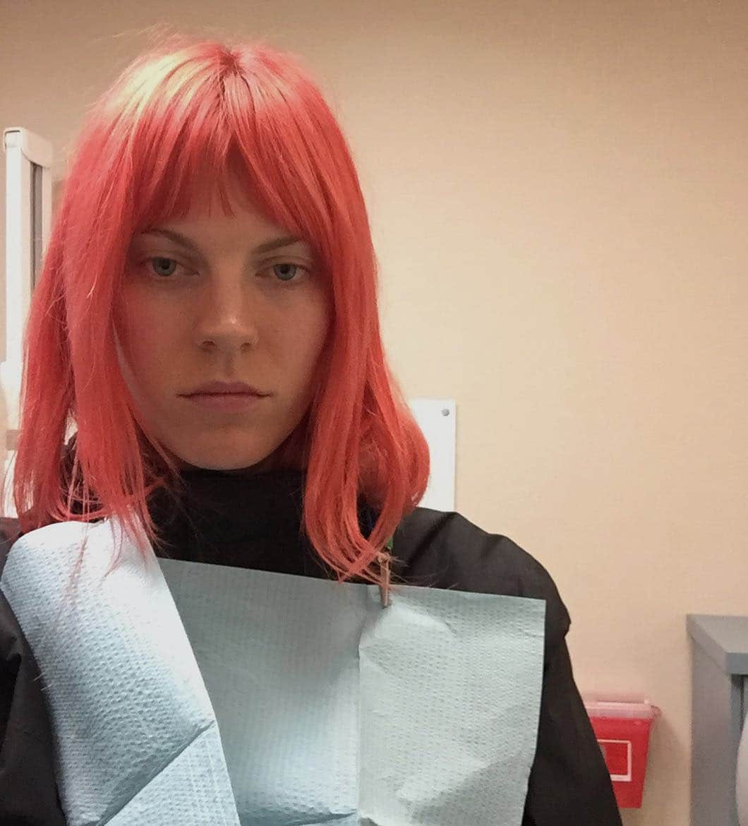 Anna Lylesのインスタグラム：「💉💉」