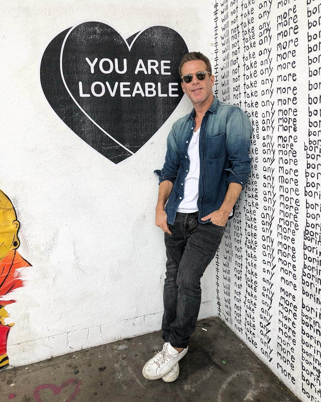 scottlippsさんのインスタグラム写真 - (scottlippsInstagram)「Just remember... you are loveable #goodnight #hollywood #cali #love」4月9日 12時09分 - scottlipps