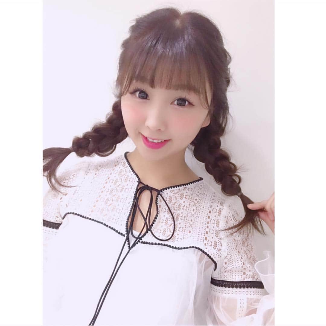 岩村捺未さんのインスタグラム写真 - (岩村捺未Instagram)「RISELで前髪カット カラートリートメント してもらったよー😊 少し明るくしてライトブラウン な感じ🥺🌸 終わったあとは髪の毛巻いてもらって 編み込みしてもらいました🥰🌸 かわいいーー！！ いつもありがとうございます😊♥️♥️ #riselxoxo #risel #渋谷#カット #カラー #トリートメント #haircolor #hairstyle #へああれんじ #自撮りの神なちゅ #マイナス10キロ自撮り #だらしないカラダ界では一番かわいい女 #ダメ人間界のカリスマ #ダメ人間 #岩村なちゅ」4月9日 12時11分 - iwamuranachu