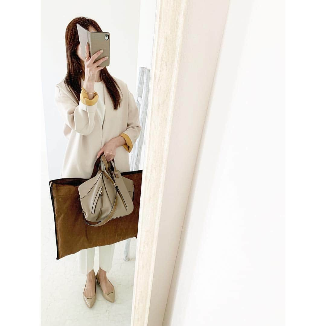 Mica Taniguchiさんのインスタグラム写真 - (Mica TaniguchiInstagram)「. beige/white/yellow 名古屋に向かっています！ 本日 4月9日（火） 名古屋テレビ 夕方情報番組UP! 「ジキ伝 得するゼミナール」 パーソナルカラーを担当させて頂きます @nagoyatv_insta . 前回の移動で服がシワシワだったのを反省して、 服は手持ち、笑 東海地方の方々、 観ていただけたら嬉しいです🙇‍♀️ . . . . coat @littleblack.jp #littleblack tops/pants @deuxiemeclasse #deuxiemeclasse  pumps @pellico_japan #pellico bag @loewe #loewe #color#colorshape#カラーシェイプ#名古屋テレビ#up!」4月9日 12時41分 - mica_taniguchi