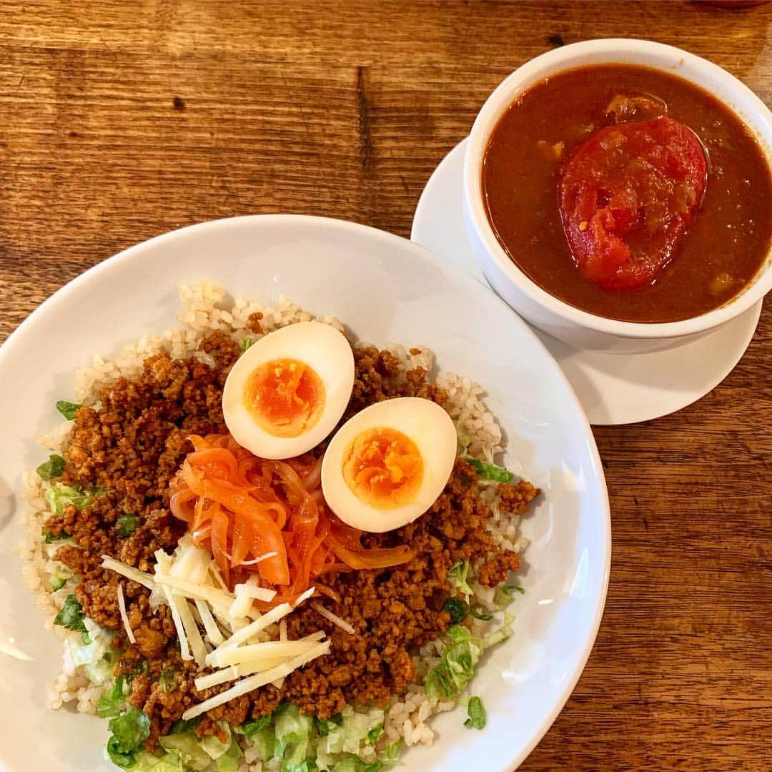 黒沢薫さんのインスタグラム写真 - (黒沢薫Instagram)「#lunch #beforework #curry #chicken #egg #keema #LIONSHARE #music #soul #rb #singer #lovelife #ハードコアカレーシンガー」4月9日 12時55分 - kaorukurosawa_lovelife