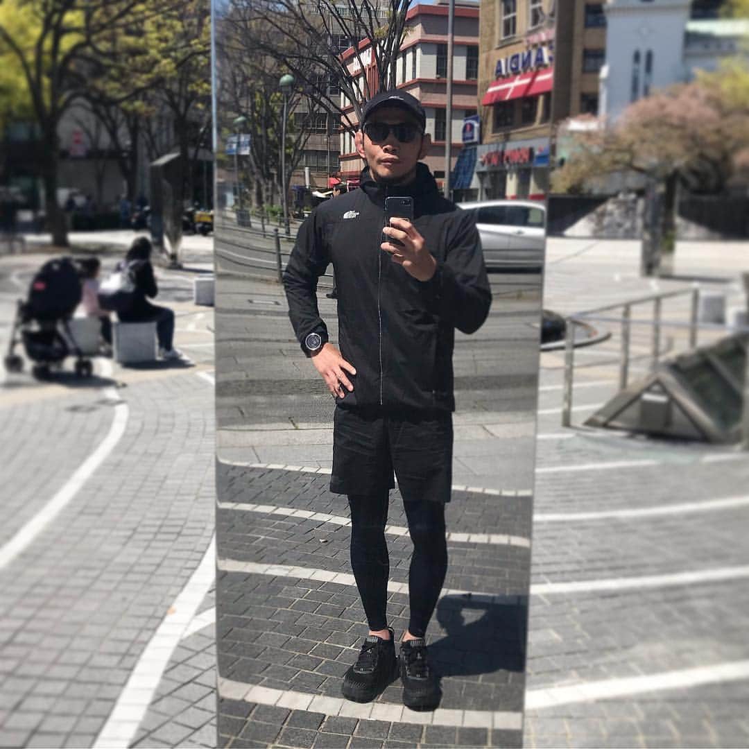 宇野薫のインスタグラム：「UNORUN  #今朝のみなとみらい  #unorun #tnf #tnfrun #tnfjp #neutralworks  #c3fit #suunto9 #hokaoneoneclifton5  #oakleyfrogskins #stancesocks #caoluno #ノースフェイス #ニュートラルワークス #ホカオネオネ #宇野薫」