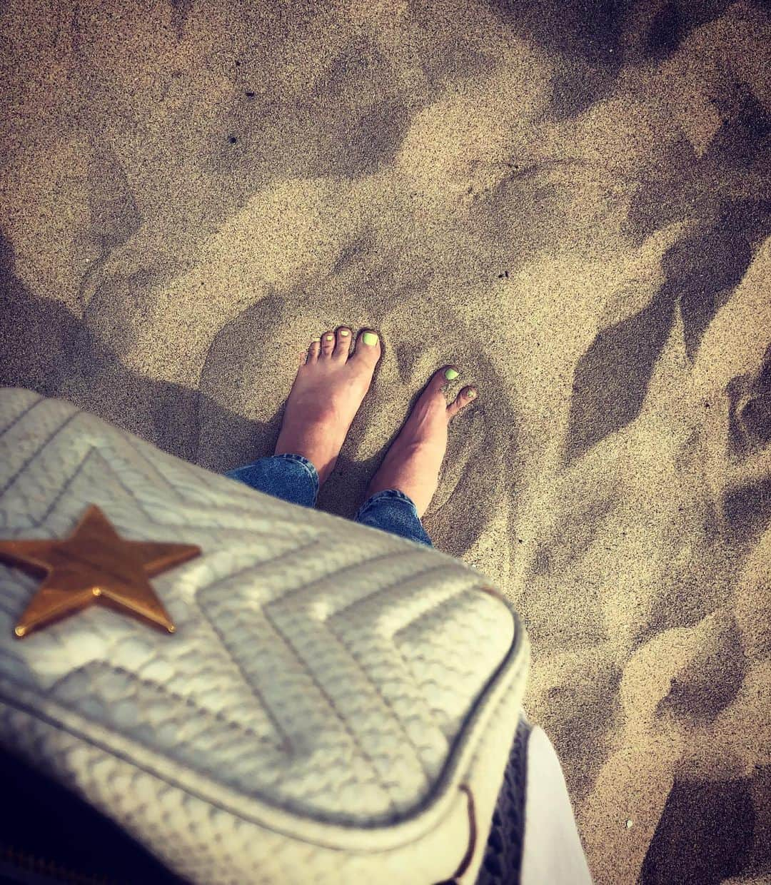 エリシャ・カスバートさんのインスタグラム写真 - (エリシャ・カスバートInstagram)「Had my toes in the sand today. 🌞 #Hermosa #beach」4月9日 13時13分 - elishaphaneuf