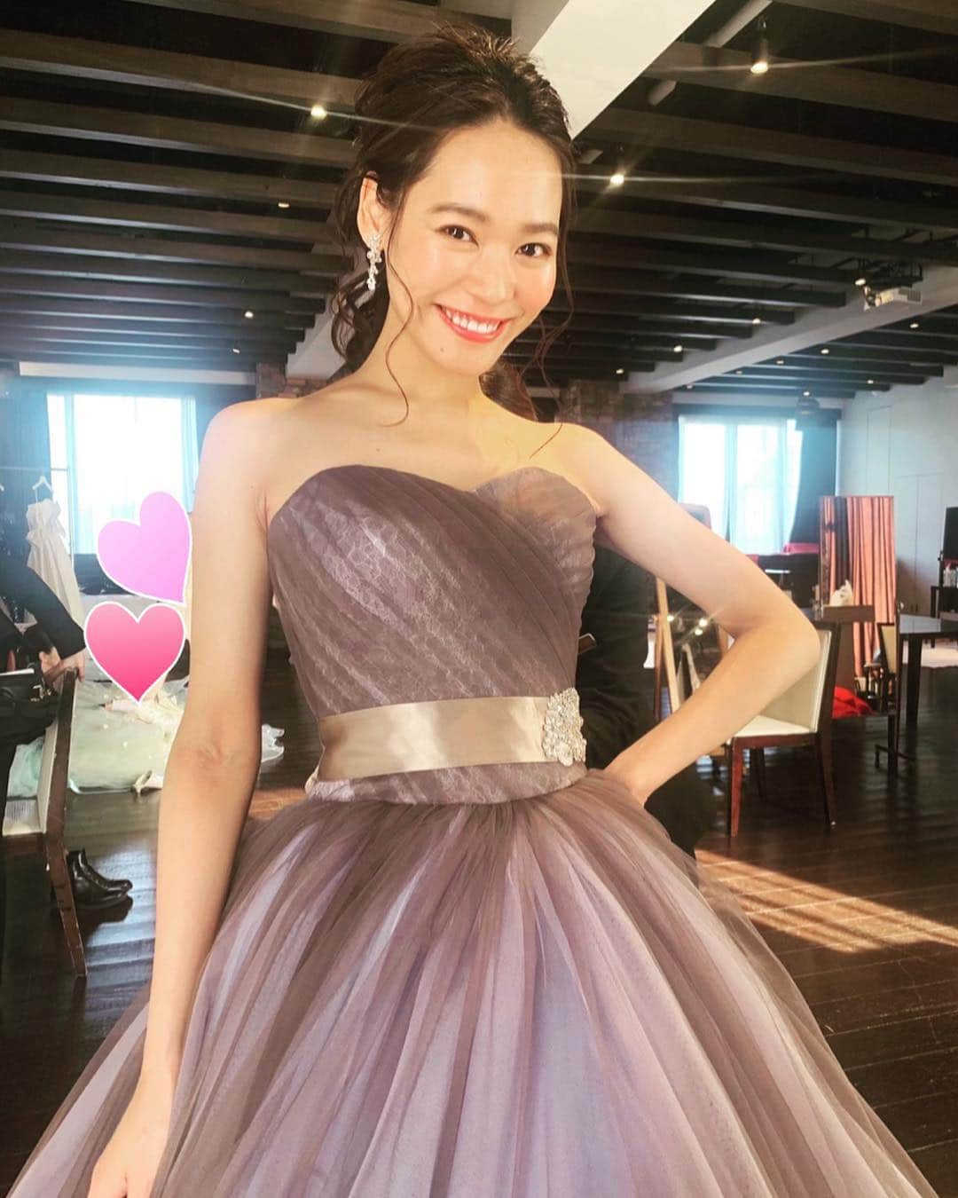 池田莉子さんのインスタグラム写真 - (池田莉子Instagram)「👰﻿ 素敵なドレスを着させて頂きました。﻿ 幸せな気持ちになるお仕事☺﻿ ﻿ @foursis_official さん有難うございました✨✨﻿ ️﻿ パープルグレーのドレスも新鮮で素敵でした♪﻿ ﻿﻿ #wedding #foursis #weddingdress #bridal﻿ #ウェディングドレス  #ウェディングヘア #花嫁」4月9日 13時17分 - ricoikeda