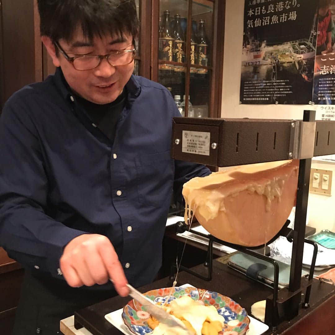 野牛あかねさんのインスタグラム写真 - (野牛あかねInstagram)「ホヤの試食会に参加✨ ホヤは岩手の海の上で食べたのが最初のため、東京で食べる気になれませんでした。ただ、今回の料理ではホヤのラクレットとホヤの燻製が大ヒット！！赤武の日本酒と合わせて至福のときでした。 もっともっと東北のホヤを東京で美味しく食べられたら嬉しいな💕💕 マスターご夫婦は館が森高原ホテルで長く働いてたとのこと😳藤沢町の話題で盛り上がりました✨  #ホヤ #岩手 #源希」4月9日 13時21分 - yagyuakane