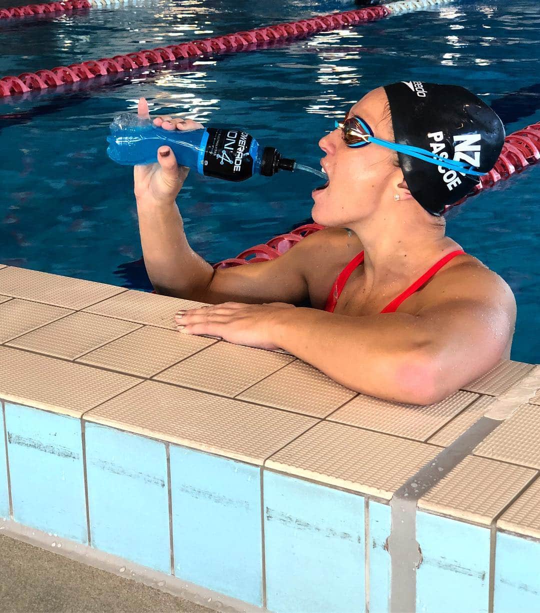 Sophie Pascoeさんのインスタグラム写真 - (Sophie PascoeInstagram)「Staying hydrated through those tough sets! 💦 #Powerade #swimming #training #roadtotokyo」4月9日 13時31分 - sophpascoe1