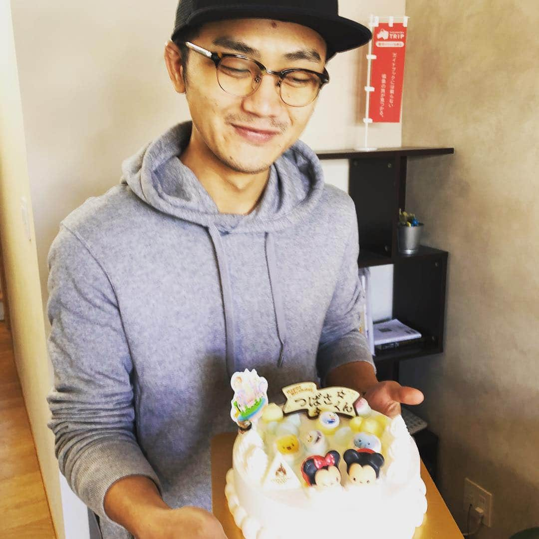 ハタフルの日常さんのインスタグラム写真 - (ハタフルの日常Instagram)「今日はハタフル代表つばさくんのお誕生日🎉 . みんなでpizzaとアイスケーキでお祝いです٩( ᐛ )و 30歳おめでとうございます＼(^ω^)／ . . #お誕生日おめでとう  #30歳 #アイスケーキ美味しかった♡ #郡山 #web制作会社」4月9日 13時23分 - hatafull.inc