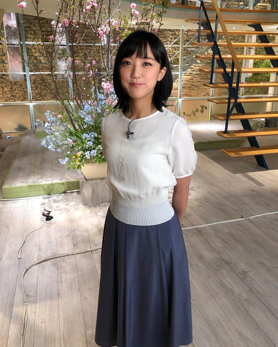 竹内由恵さんのインスタグラム写真 - (竹内由恵Instagram)「週末は桜を見に行きました。これが最後のお花見かなあ。 さてさて先週の衣装です。 1枚目 カーディガン・スカート AMACA(アマカ) 2枚目 ブラウス・スカート BEIGE，(ベイジ，) 3枚目 カーディガン・スカート NOLLEY'S(ノーリーズ) 4枚目 ブラウス・スカート NEWYORKER(ニューヨーカー) 5枚目 ニット・スカート I.T.'S.international (イッツインターナショナル) #amaca #beige #nolleys #newyorker #itsinternational #アナウンサー衣装 #報ステ」4月9日 13時40分 - yoshie0takeuchi