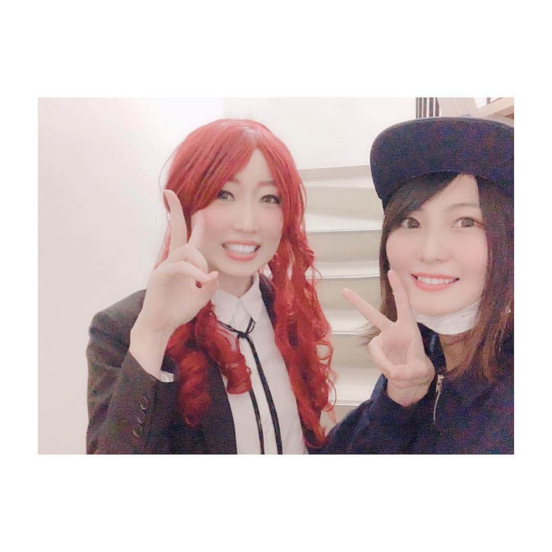 大崎みらいのインスタグラム：「、 こないだ！ 仲良しの声優さん、 内田早紀(ツイッター uchhichi) の舞台を観に行ってきたよ！ 、 そもそも石段の先に大霊界があるのが 、 タイトルだけじゃ どんな内容なのか 全く想像つかなかったけど なるほど！ ってのがちょこちょこ笑 、 名前が色々面白くて そこで笑かすのね！ とか そこに繋がるのか！ とか たくさん面白かった！！ 、 うちださんの この見た目にも驚いたよ笑 野沢雅子イジリに ずっとニヤニヤしてたww おつかれさまー！！ 、 とても面白かったです！ 舞台出たくなった☺️ 、 、 、 #舞台 #女優 #声優 #そも石 #内田早紀 #野沢雅子 #お疲れ様」