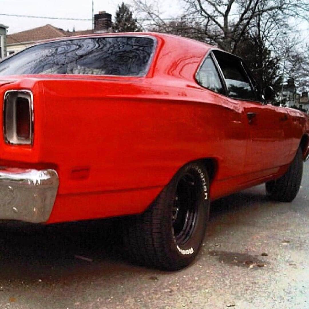 ファンクマスター・フレックスのインスタグラム：「My old #69roadrunner that I sold!! #383magnum !!!! I got frustrated because I could get it to perform the way I wanted! Now I’m looking for a #70roadrunner or a #70gtx to build! No motor/No Transmission.... Gonna do it right this time!! Must have vin/fendertag!!!! #fmfwhips」