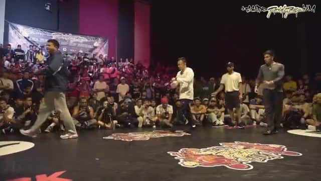 のインスタグラム：「@dapump.kenzo くんからバトンが来たので…。 ダンスムーブをリレーするRed Bull Dance Your Style「Style Relay」に参加しよう！ 自分のダンス・スタイル動画をアップして、@を付けて仲間にバトンをパスしよう。 #stylerelay #redbull を付けて投稿すると、Red Bull Dance Your Style WORLD FINALパリ行きのチケットが当たるチャンス！ 次のバトンは。。。 NEXT>> @exile_sekai_official @boogalookite @ibuki.japan @bboyshigekix」