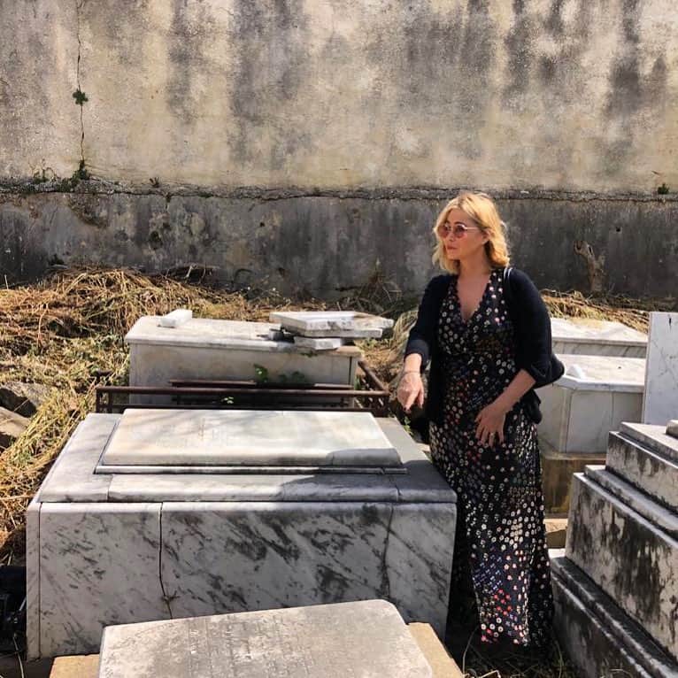 エマニュエル・ベアールのインスタグラム：「On my grand father’s grave #documentaryfilm  on my father @bienvenueproduction .... so moving #beyrouth  #lebanon」