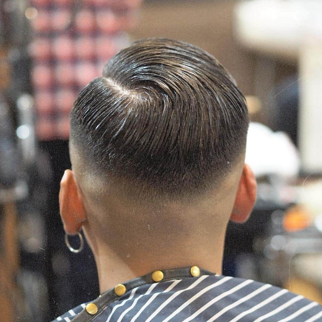 DRESSKINさんのインスタグラム写真 - (DRESSKINInstagram)「••• 北海道旭川市にある @barbershopapache の @choose_barber さんのスタイル💇‍♂️💈 Choose barber(床屋を選べ) Choose hairstyle(髪型を選べ) ・ 伝統的にあれ ・ ・ ・ ・ 理容室APACHEは電話で予約できます ☎︎0166-52-2397☎ ••• DRESSKIN🎩 Men's grooming online store🤵🏻 https://dresskin.com ⇨プロフィールからご覧ください👀 ••• #apache #barberapache #broshpomade #brosh #dresskin #mensgrooming #pomade #gentleman #barber #barbershop  #アパッシュ #北海道旭川市 #理髪 #ドレスキン#メンズコスメ #メンズグルーミング #コスメ #美容 #美容男子 #オシャレ #ファッション #バーバー #ヘアケア #スキンケア #ワックス #ポマード #バーバースタイル #クラシックスタイル #メンズヘアスタイル」4月9日 13時42分 - dresskin_official