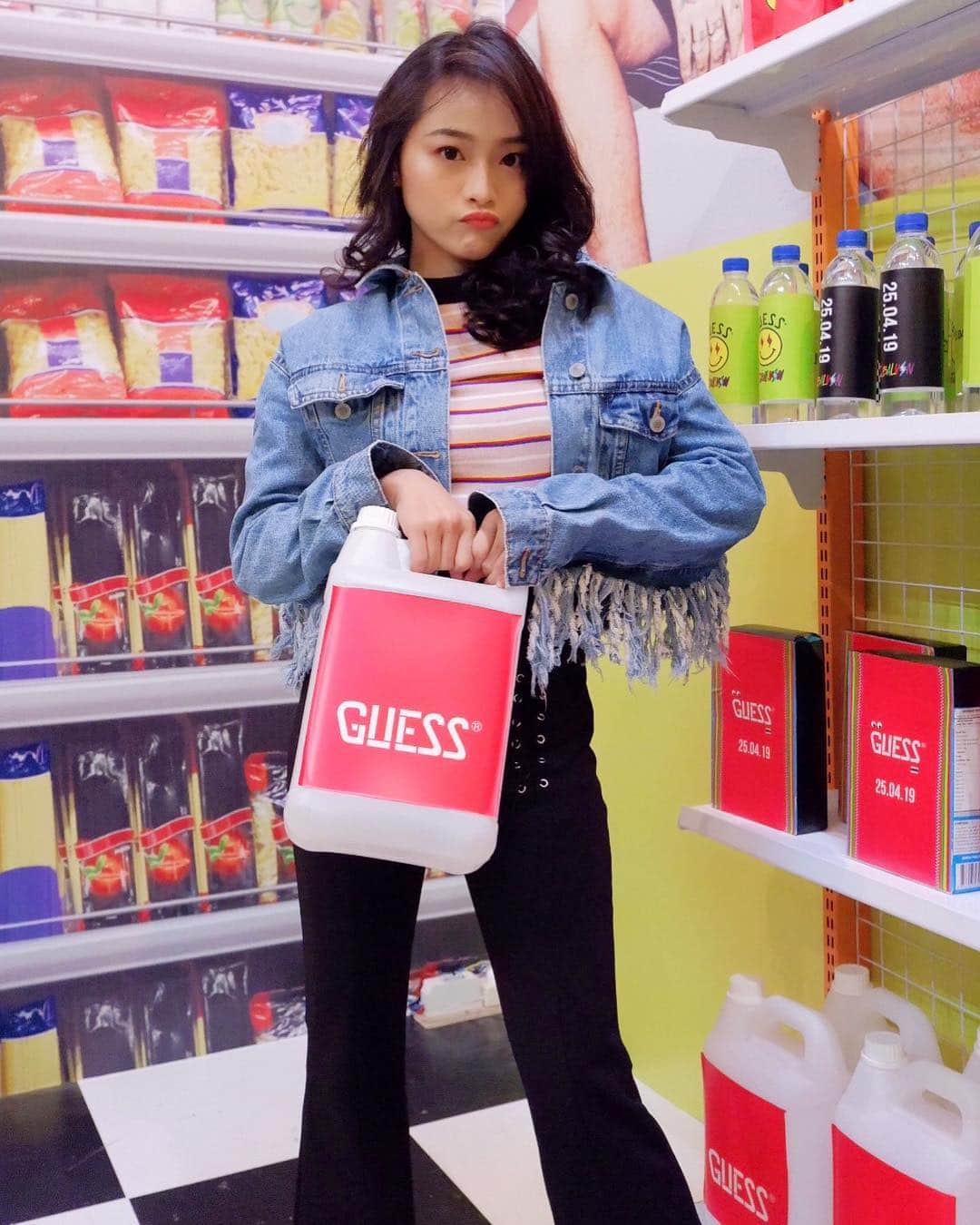 ロナ・アングラエニのインスタグラム：「Ibu ibu belanja jirigen 🤪 . . #ussarcade #ussarcadexmoja」