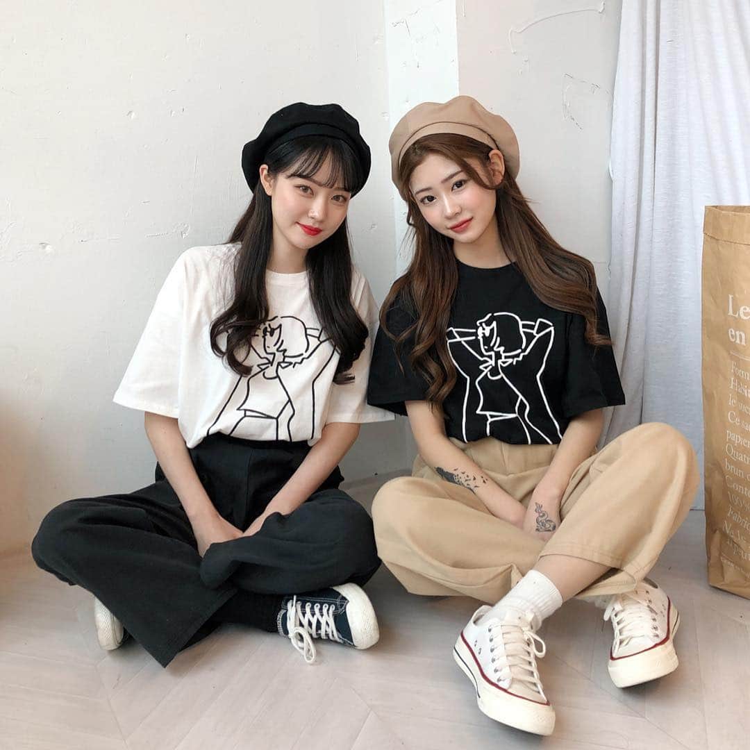 ガールズルールさんのインスタグラム写真 - (ガールズルールInstagram)「. ラウンド半袖Tシャツ (t6277) color : BLACK, IVORY, BEIGE . #걸스룰 #한국 #한국패션 #얼짱 #데일리룩 #오오티디 #koreanfashion #girlsrule #ootd #twinlook #dailylook #ガールズルール #韓国 #韓国ブランド #韓国ファッション #韓国ファッション通販 #今日のコーデ #オルチャン #オルチャンファッション #韓国アイドル #カップルコーデ #韓国好きな人と繋がりたい」4月9日 14時07分 - girlsrule_official