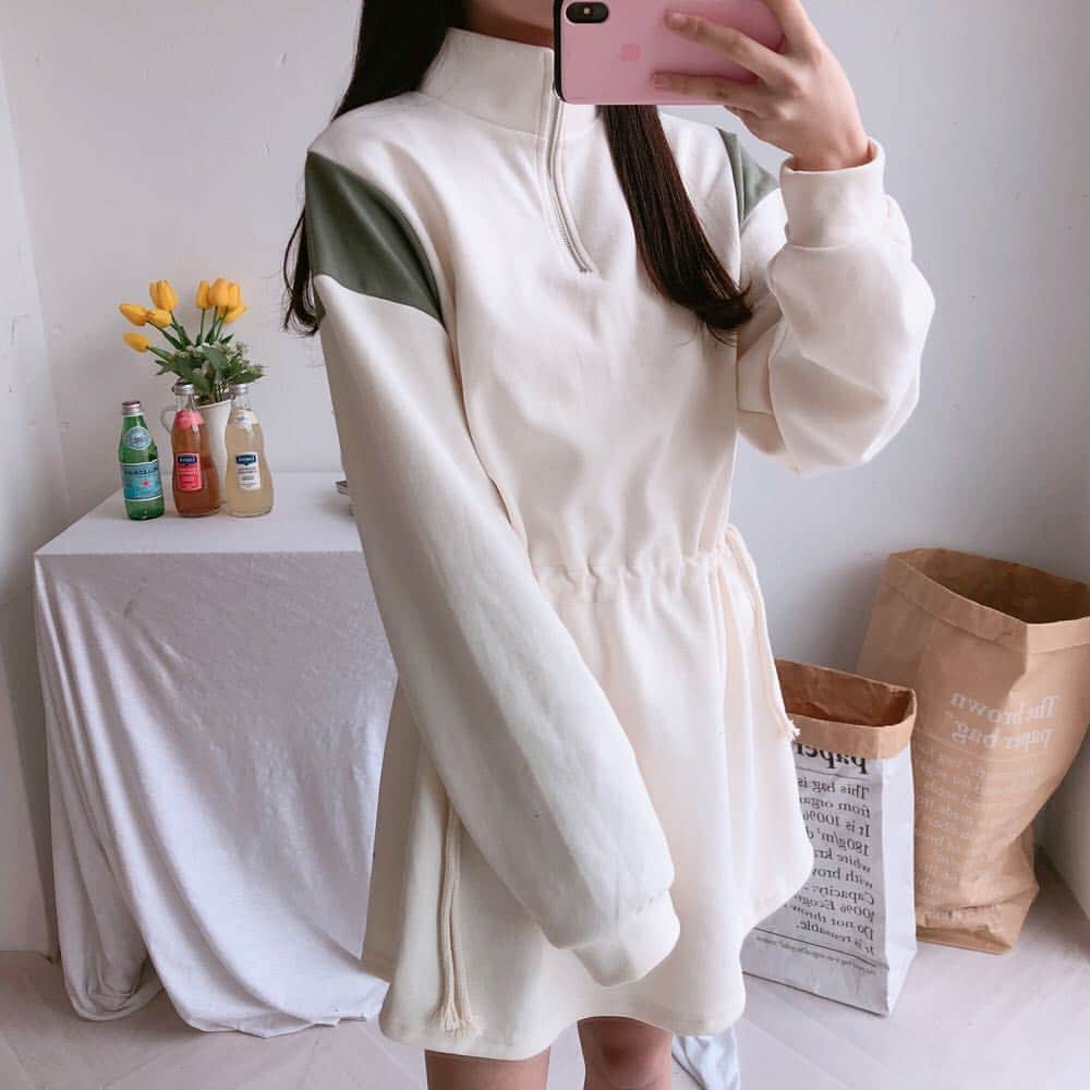 ガールズルールさんのインスタグラム写真 - (ガールズルールInstagram)「. ディアポイントワンピース (ops1128) color : CREAM, NAVY . #걸스룰 #한국 #한국패션 #얼짱 #데일리룩 #오오티디 #koreanfashion #girlsrule #ootd #twinlook #dailylook #ガールズルール #韓国 #韓国ブランド #韓国ファッション #韓国ファッション通販 #今日のコーデ #オルチャン #オルチャンファッション #韓国アイドル #カップルコーデ #韓国好きな人と繋がりたい」4月9日 14時11分 - girlsrule_official