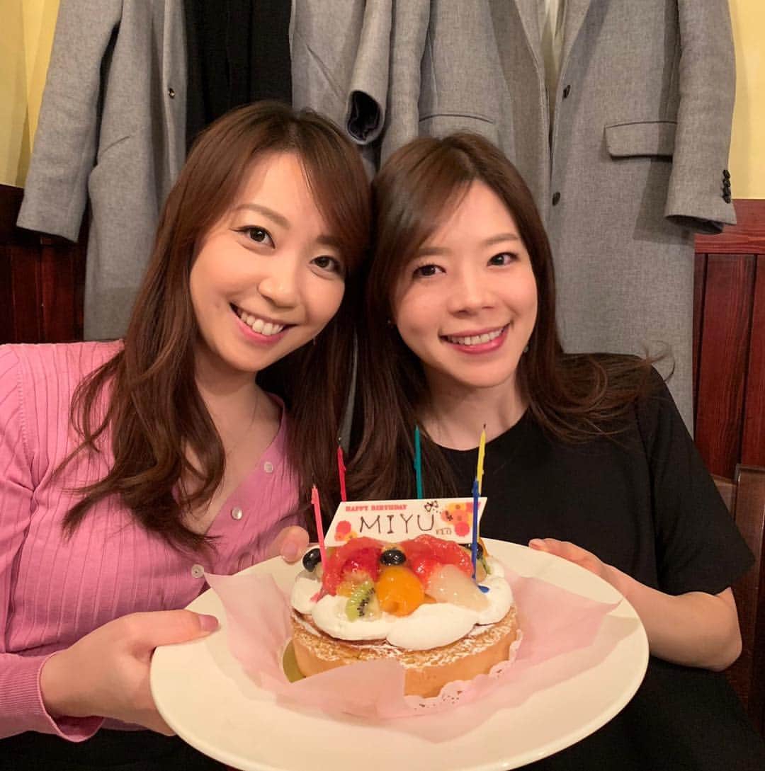 須黒清華のインスタグラム：「ご心配おかけした皆様、すみません💦 病院で診てもらったところ、捻挫でした… しばらく安静にして、早く治します‼︎ . 写真はみゆちゃんのお誕生日お祝い🥂✨ それと今日見かけた、大好きな枝垂れ桜🌸 @mii__yu ちゃんは#chesty の広報さん✨ いつも素敵な衣装コーデを有難う💕 また集まろうねっ‼︎」