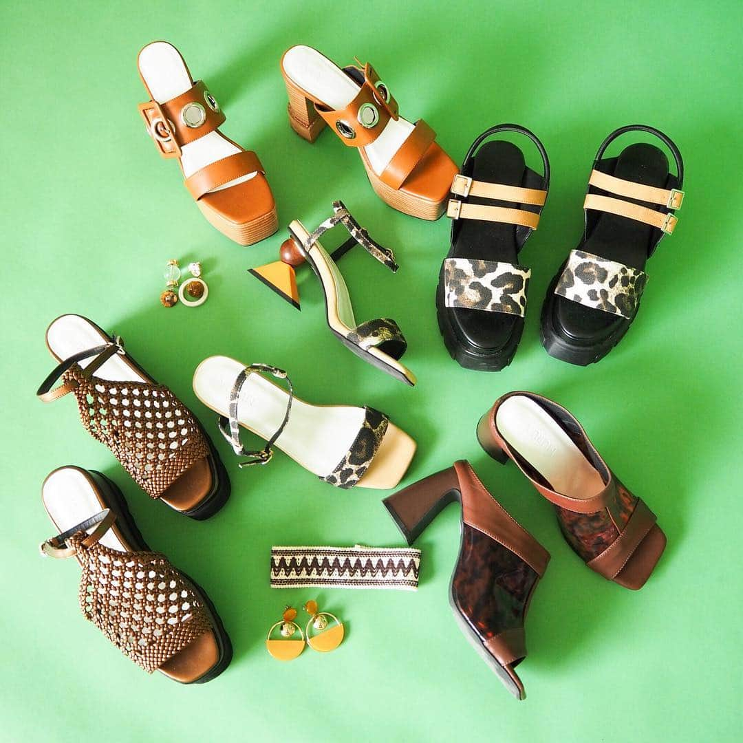 MURUAさんのインスタグラム写真 - (MURUAInstagram)「--2019 SUMMER SHOES-- ㅤㅤㅤ この夏もMURUA SHOESに大注目❣️ 続々と発売するのでお楽しみに✨ ㅤㅤㅤ 左上より時計回りに #ワイドベルトサンダル CML.BLK ¥12,900(+tax) 発売中 ㅤㅤㅤ #ゴムスニーカーサンダル ¥11,900(+tax) BLK.MIX 6月発売予定 RUNWAY channel 予約承り中 ㅤㅤㅤ #スクエアシアーサンダル ¥9,900(+tax) MIX.BLK 4月24日(水)発売予定 RUNWAY channel 予約承り中  #キュービックヒールサンダル ¥10,900(+tax) GRN.MIX 5月発売予定 RUNWAY channel 予約承り中 ㅤㅤㅤ #メッシュウェッジサンダル ¥12,900(+tax) WHT.BRN.BLK 4月26日(金)発売予定 RUNWAY channel 予約承り中」4月9日 14時27分 - murua_official