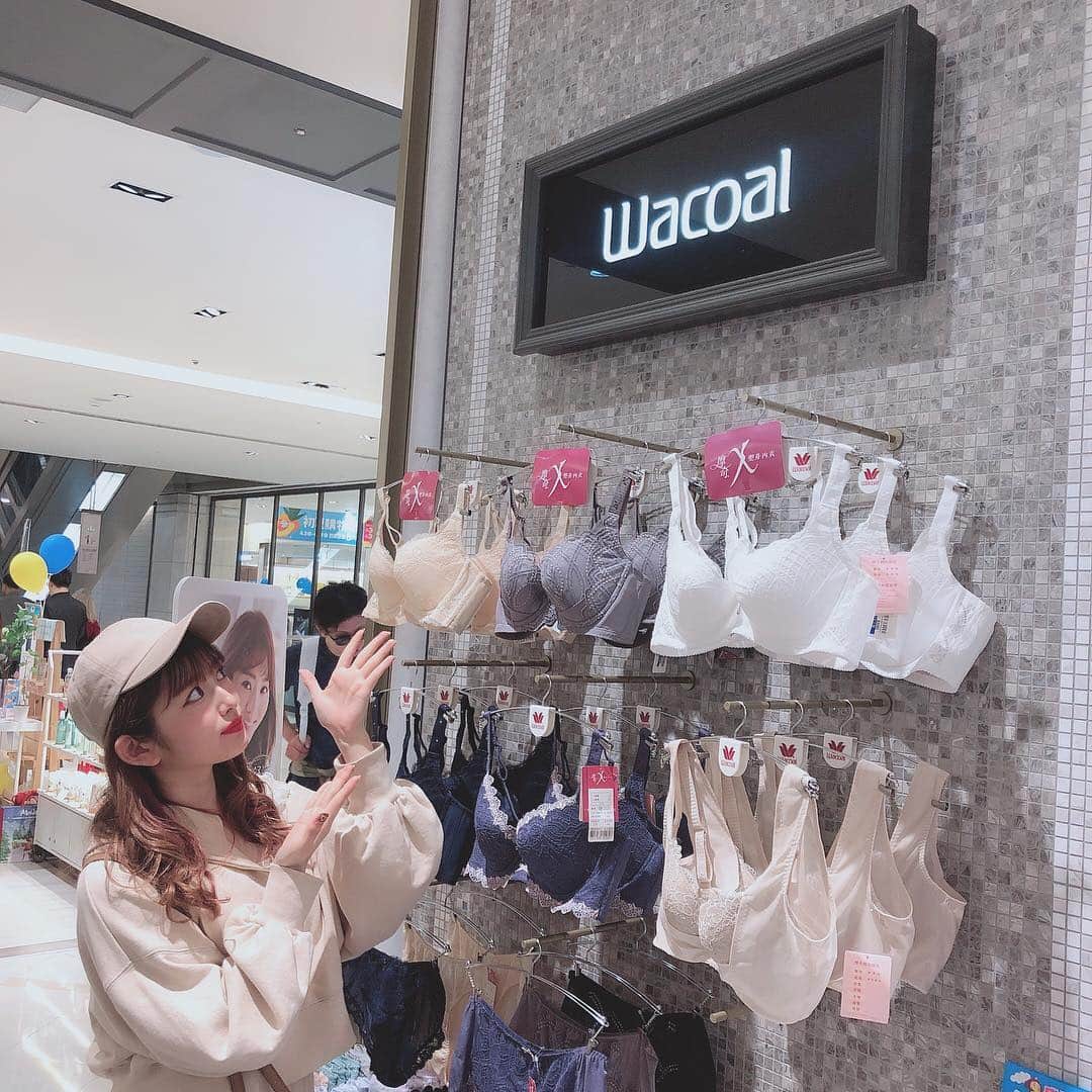 青木菜花さんのインスタグラム写真 - (青木菜花Instagram)「.﻿ .﻿ 台湾のwacoalさんに遊びに行ってきたよ！﻿ 初の台湾です！！🌼﻿ ﻿ この下着、機能性本当に凄い！﻿ バストアップ効果 台湾限定でまだ日本にはないらしい😭﻿ ﻿ 遊びにいったときに是非行ってみてね〜！﻿ .﻿ .  @cchannel_tw  #cchanneltw #cchannel #wacoal_tw #華歌爾 #GoodFit #GoodFitEveryday #華歌爾神奇內著 #FeelGoodEverydayy」4月9日 14時58分 - nanoka_0711