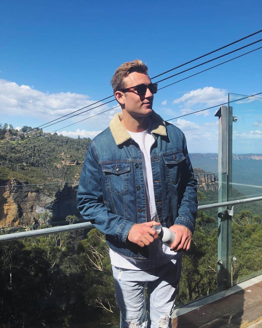 COTTON ONさんのインスタグラム写真 - (COTTON ONInstagram)「Oh hey @joshmoss 👋 We're exploring our own backyard over the next couple of days with @cottononlost and an epic crew! Come along for the ride on our IG Stories or check out our 'Blue Mountains' highlight 🤙#COTTONONTRAVELS」4月9日 15時02分 - cottonon