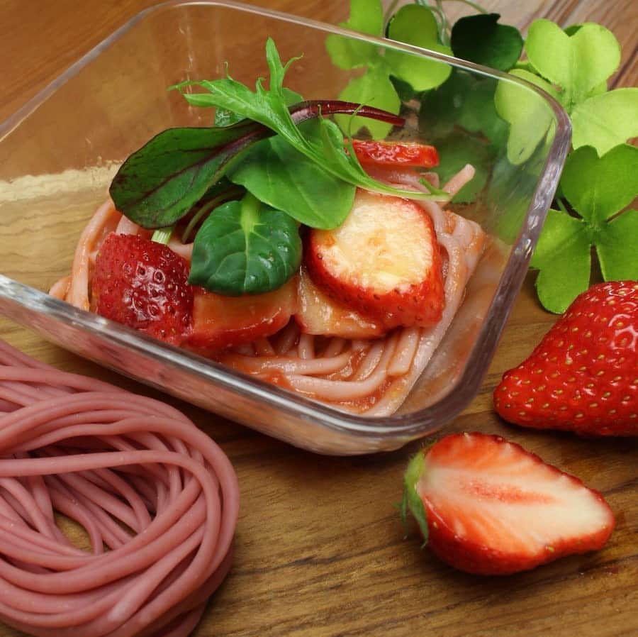 スイーツパラダイス公式（スイパラ）さんのインスタグラム写真 - (スイーツパラダイス公式（スイパラ）Instagram)「スイパラの🍓食べ放題はもう行きましたか❓ なんといちごのパスタも始めました😍 🍰🍨🍦🍝🥗🍛🥣🥤☕️ おすすめコース1500円+480円で🍓苺食べ放題🍓17時～イチゴをた～っぷり使用した🌟夜パフェ🌟好評実施中🤩 👉sweets-paradise.jp  #スイパラ　#食べ放題　#いちご　#夜パフェ　#学割　#パフェ」4月9日 15時09分 - sweetsparadise