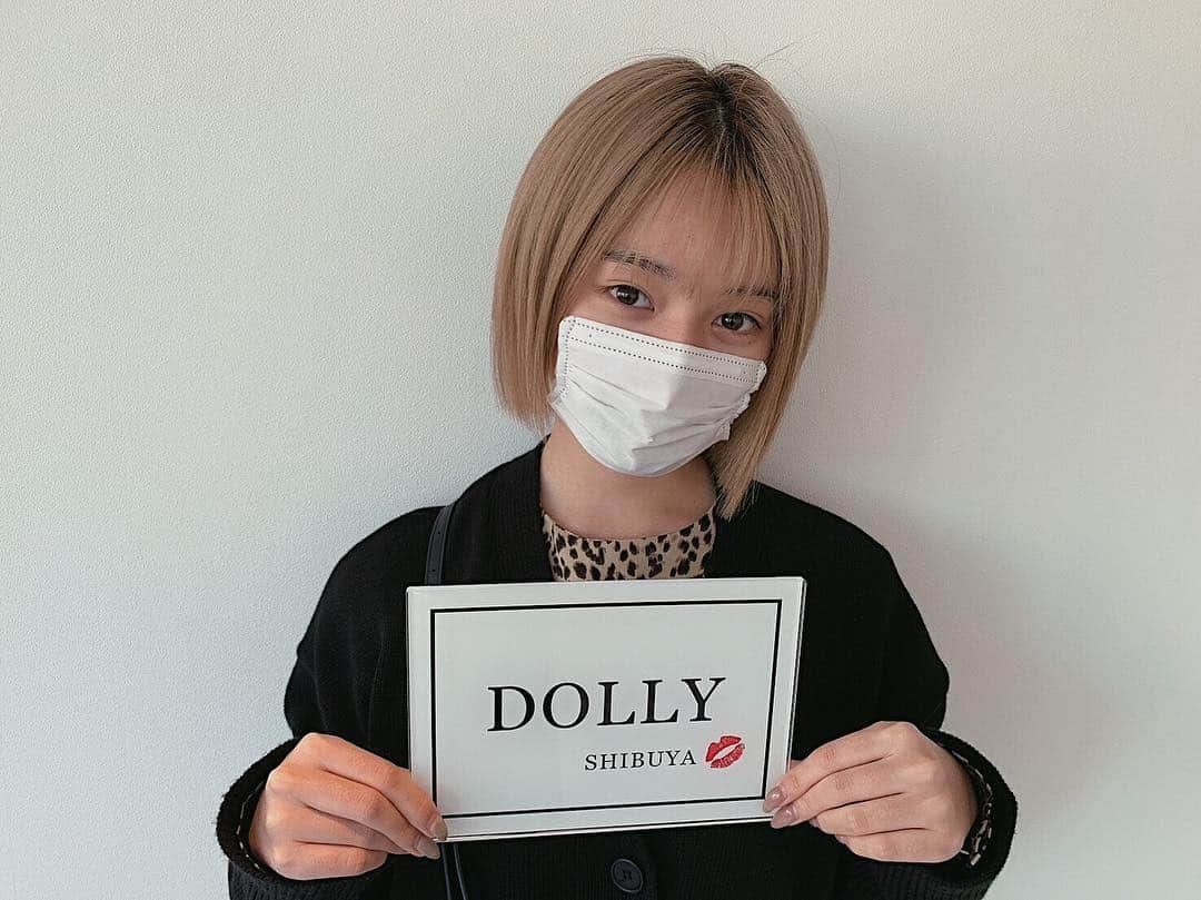 浪花ほのかのインスタグラム：「、 、 、  本日、初めての #DOLLY に行ってきたよ〜。 小顔マッサージとパックなどなどして頂きました〜 すごい肩こりでゴリゴリずっとなってた、すごいすっきりσ(￣＾￣) ありがとうございました♩  @dolly_beauty_salon  #salon #美容 #マッサージ #小顔マッサージ #渋谷 #パック #エステ」