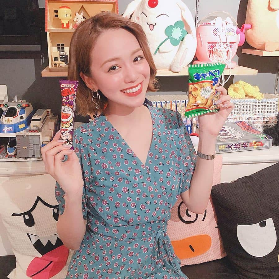 黒田真友香さんのインスタグラム写真 - (黒田真友香Instagram)「この前友達と駄菓子バーに初めて行った🥰駄菓子が食べ放題なんて、大人の特権だね😂笑  おつまみとかより駄菓子の方が好きだから、今度から駄菓子バー行こう。笑  キャベツ太郎とうまい棒はマスト💕（太る）  昨日就活メイクのYouTube更新したので見てね！！ 👀」4月9日 15時19分 - kurodamayukaxx