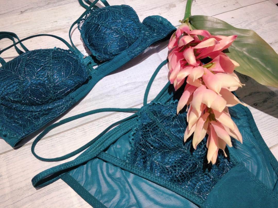 Ravijour札幌4丁目プラザ店のインスタグラム：「#onsale  シャイニーリーフホットリフト🌿✨ 詳しくはTOPのURLから BLOGまで飛んでください🙇‍♀️💕 #ラヴィジュール #ravijourstaff  #ravijour  #ravijoursappro」