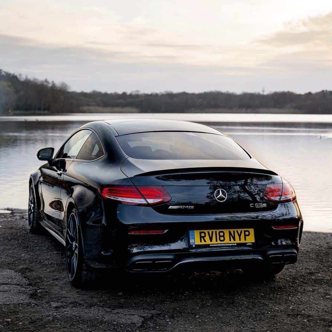 メルセデス・ベンツさんのインスタグラム写真 - (メルセデス・ベンツInstagram)「What a view! 🔥 Photo by @@shotbyjamieb. __________ [Mercedes-AMG C 63 S Coupé | Kraftstoffverbrauch kombiniert: 10,1 l/100 km | CO2-Emissionen kombiniert: 230 g/km | http://mb4.me/RechtlicherHinweis/] . #MercedesBenz #MercedesAMG #AMG #CClass #AMGC63S #Coupé #mbfanphoto #enjoytheview #automotivedesign #lakeview #mbcar」4月9日 15時30分 - mercedesbenz