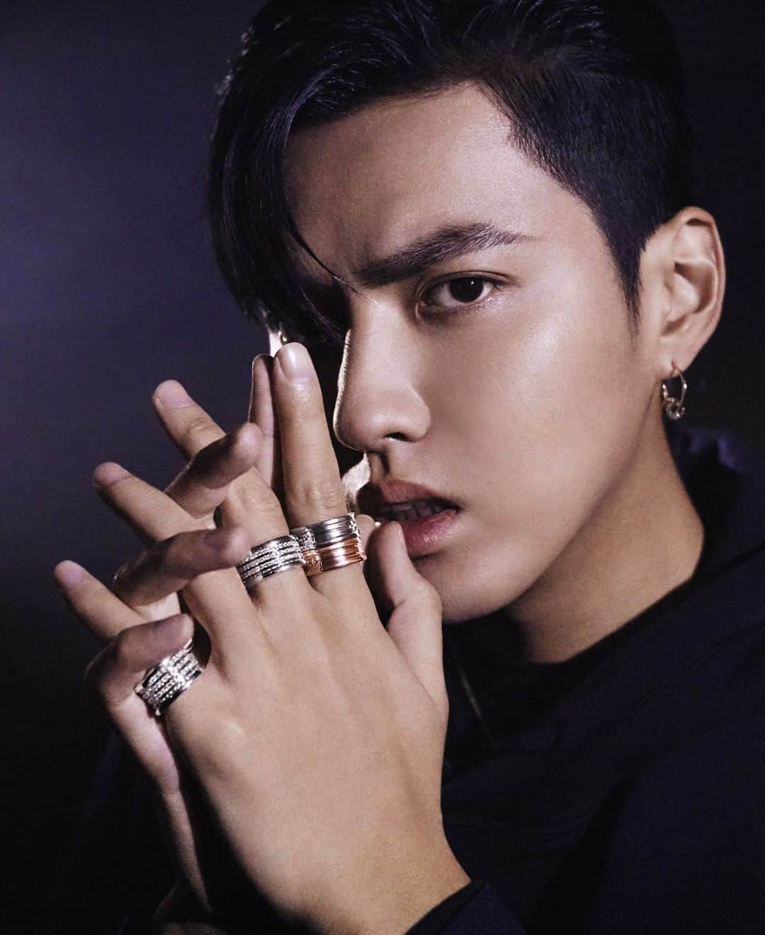LVMHさんのインスタグラム写真 - (LVMHInstagram)「💍 B.zero1 x Kris Wu B.Undeniable, show the world your worth with @bulgariofficial, just like @kriswu does.  In 1999, Bvlgari presented B.zero1, a ring that in twenty years has become a collector's item, one reworked by artists and architects alike. _ #Bvlgari #BZero1 #Jewelry #KrisWu #LVMH」4月9日 15時30分 - lvmh