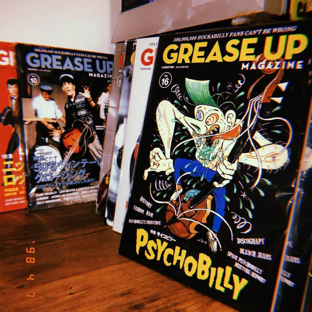 tsubame408さんのインスタグラム写真 - (tsubame408Instagram)「. #greaseupmagazine  サイコビリー編面白かった☺️❤️ 知ってる人もいっぱい出てたし、 サイコ刈りの作り方もよーく分かった🤔 表紙は一体誰の作品なんだろ？ めっちゃタイプ🤤❤️ 知ってる人いたら教えてほしい。。 . . #psychobilly #サイコ刈り#サイコビリー」4月9日 15時32分 - tsubame408