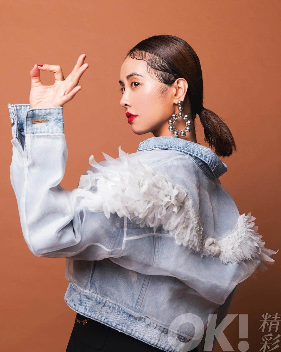 のインスタグラム：「Asian singer @jolin_cai wearing #MissSixtyAngel denim jacket in @okmagazine_china feature. #denim #m60girls」