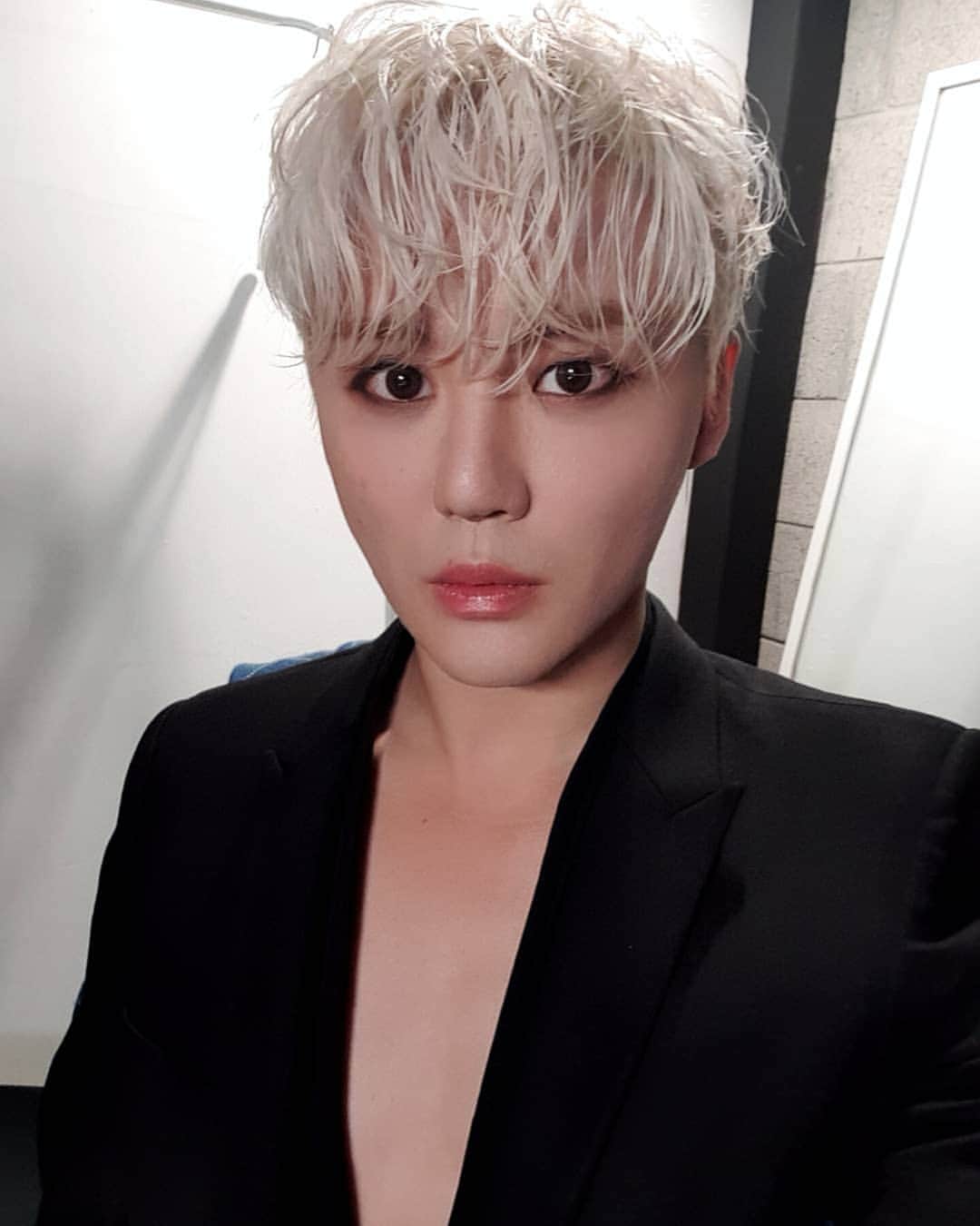 ジュンスさんのインスタグラム写真 - (ジュンスInstagram)「🤗」4月9日 15時48分 - xiaxiaxia1215