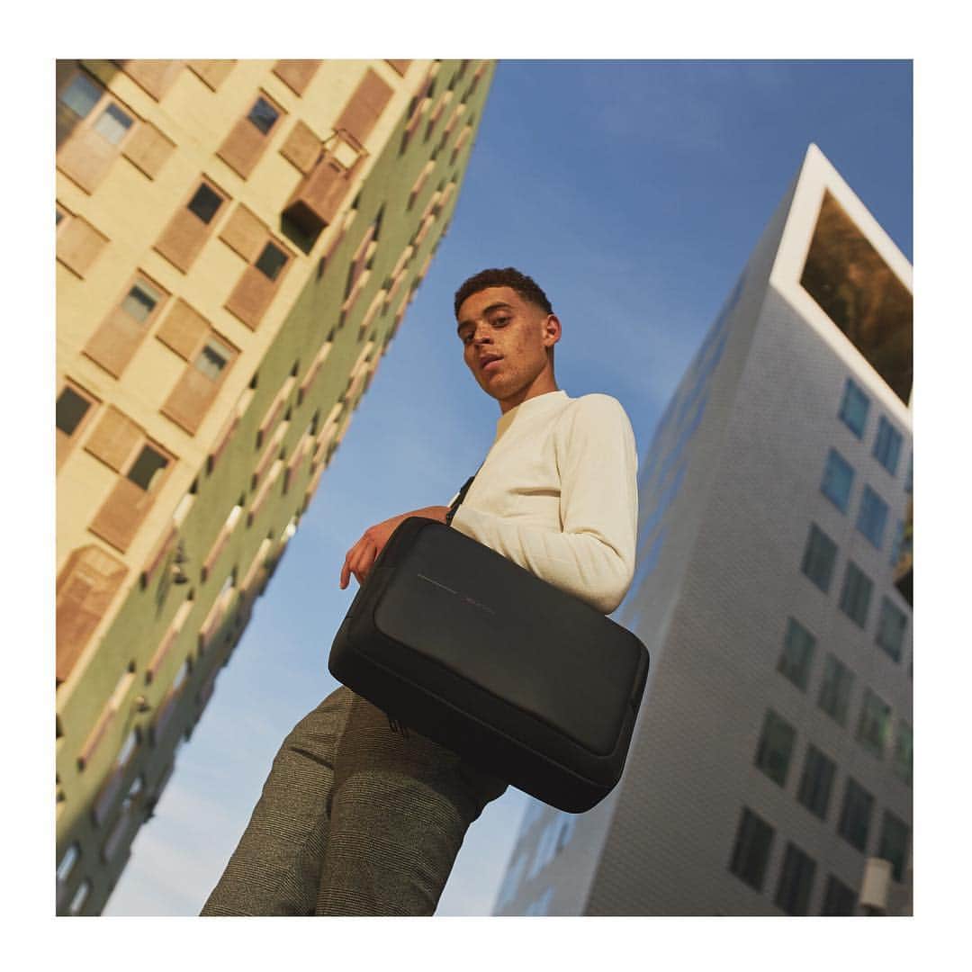 XD Designさんのインスタグラム写真 - (XD DesignInstagram)「Finding a proper bag for work or your daily commute can be a challenge. However, the Bobby Bizz might just be what you’re looking for! Thanks to its dual-function you can easily switch from backpack 🎒to briefcase 💼 Check it out at www.xd-design.com . • • • #xddesign #bobbybackpack #xddesignbobby #bobbybizz #antitheft #antitheftbag #igers #ig_daily #instatravel #travelers #business #packandgo #travellifestyle #travelgear #photooftheday #journey #globetrotter #keepexploring #modernnomad #gotyourback #travelmore #digitalnomad #doyoutravel #thetraveltag #travelfun #adventureseekers #adventuretraveler #passportlife #discovertheworld」4月9日 15時49分 - xddesign