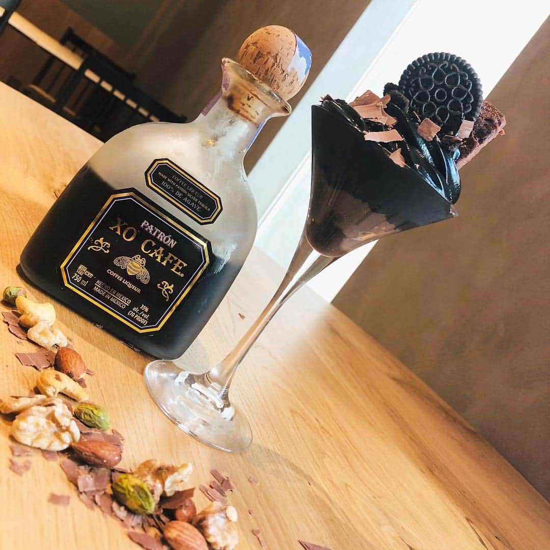 COISOF（コイソフ）さんのインスタグラム写真 - (COISOF（コイソフ）Instagram)「♡coisof♡ ・ 急に肌寒くなってしまいましたが みなさんお元気でしょうか>_<？ ・ 風邪ひかないように気をつけてくださいね☆ ・ ・ ・ 東京都中央区四丁目3番1号 並木館9階  11:00～23:00（L.O 22:00 無休）  TEL:050-3628-5009  HP:http://coisof.favy.jp/ ・ ・ #coisof  #コイソフ  #銀座  #ソフトクリーム  #パフェ  #スイーツ  #恋が叶う  #coiパルフェ  #恋  #特濃  #インスタ映え  #redineginza  #ソフトクリーム  #parfait  #sweets  #desert  #instagood  #cute  #restaurant」4月9日 16時09分 - coisof