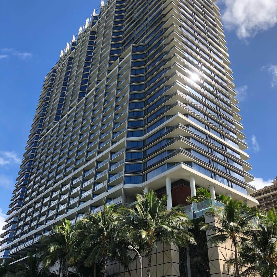 Trump Waikikiさんのインスタグラム写真 - (Trump WaikikiInstagram)「In plain sight. The only Forbes Travel Guide Five-Star Hotel on the island of Oahu.  #trumpwaikiki #forbestravelguide #fivestarhotelhonolulu #luxuryhotel #romancetravel #familytravel #multigenerationaltravel」4月9日 16時02分 - trumpwaikiki