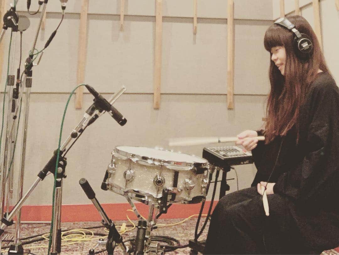 イズミカワソラさんのインスタグラム写真 - (イズミカワソラInstagram)「今日はかなり急展開でのレコーディング！ ・ ・ ドラム叩いたりしてww （って言ってもスネアだけw）」4月9日 16時05分 - sora_izumikawa