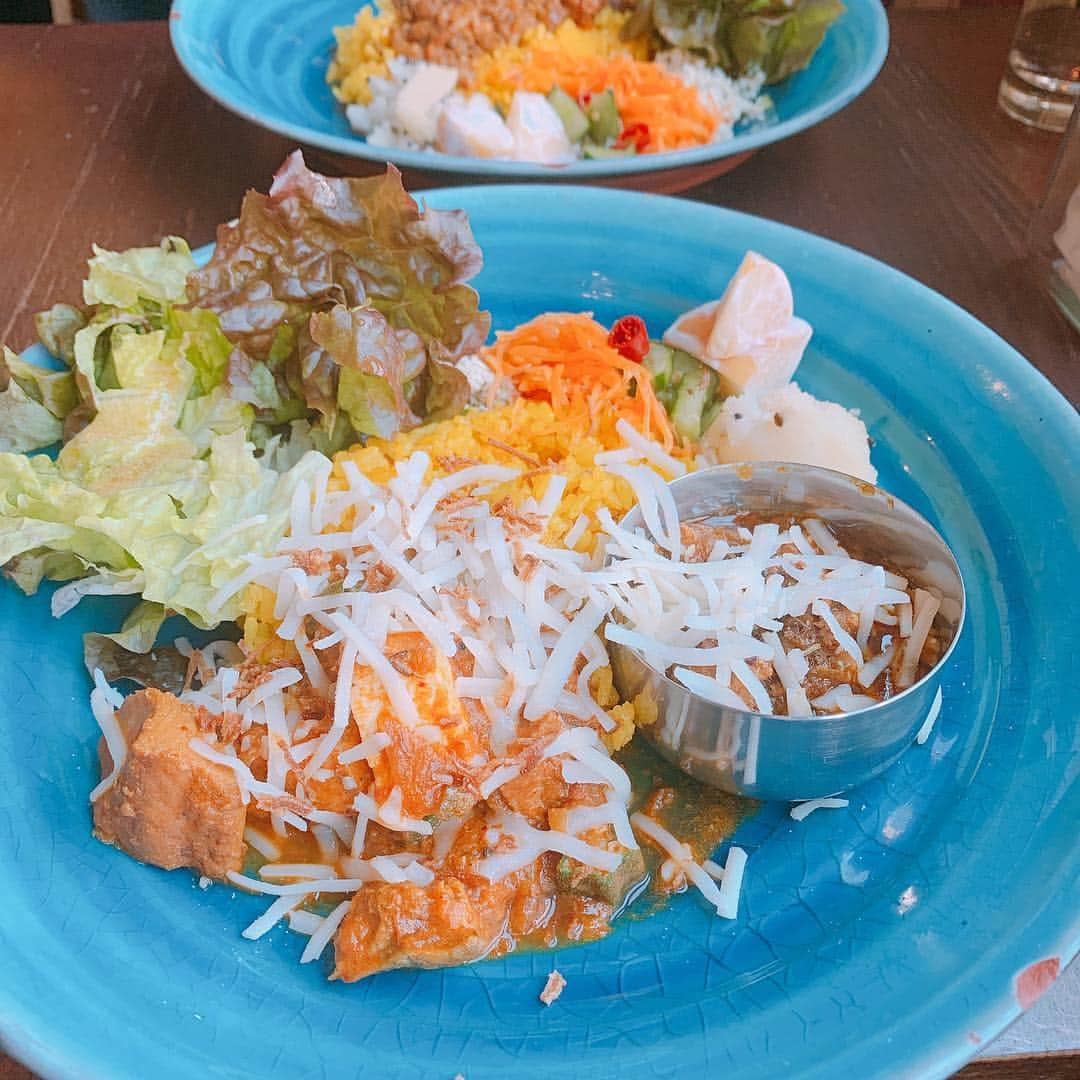 美郷あきさんのインスタグラム写真 - (美郷あきInstagram)「‪打ち合わせからのカレー🍛‬ ‪私のカレー欲に付き合っていただきました。‬ ‪たくさんお話ししました。‬ ‪15周年のこと。‬ ‪今出来ること。‬ ‪未来のこと。‬ ‪マリフォのこと。などなど…。‬ ‪だいぶ年齢が下の‬ ‪マネージャーかっきーから‬ ‪たくさん勉強させていただいた。‬ ‪頭下がります。‬ ‪ありがとう。 ‪よし、進む。‬ #打ち合わせ #ミーティング  #カレー #カレー欲  #美郷あき #マリフォ  #かっきー #ありがとう  #令和元年 #進む #💪 #これから」4月9日 16時11分 - misatoaki